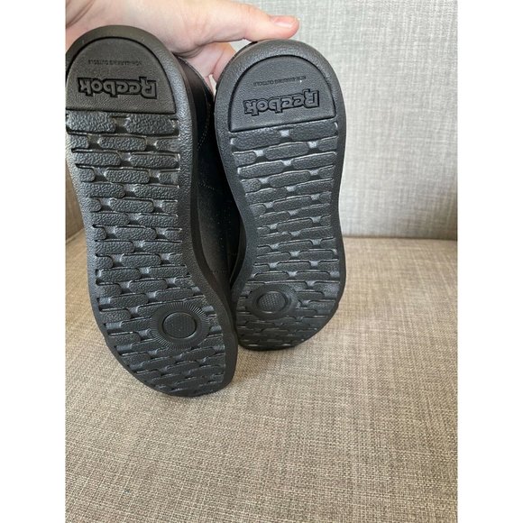 NWOB Reebok Classics With Memory Foam Tech 2.0 - Picture 5 of 5